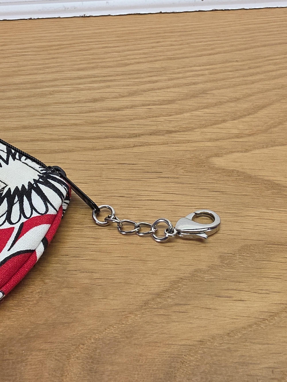 Vera Bradley Deco Daisy Red Floral Zip Card Pouch with Houndstooth ID Window - Picture 4 of 4